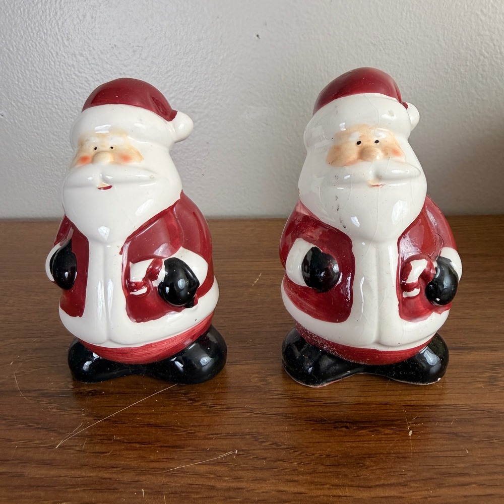 Santa Claus Salt and Pepper Shakers Ceramic Christmas Holiday Decor Set Red